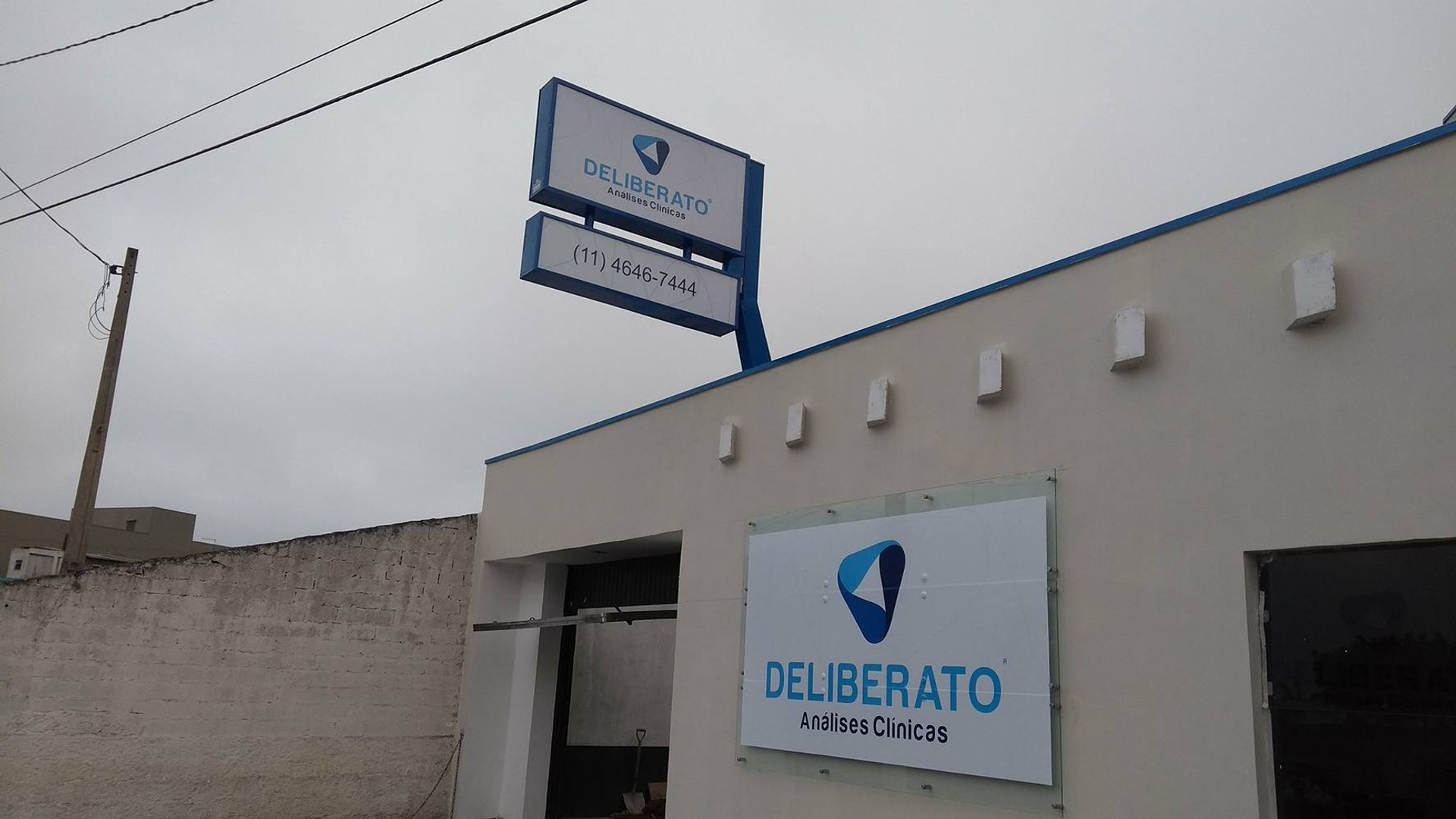 Logotipo Vazado Retroiluminado